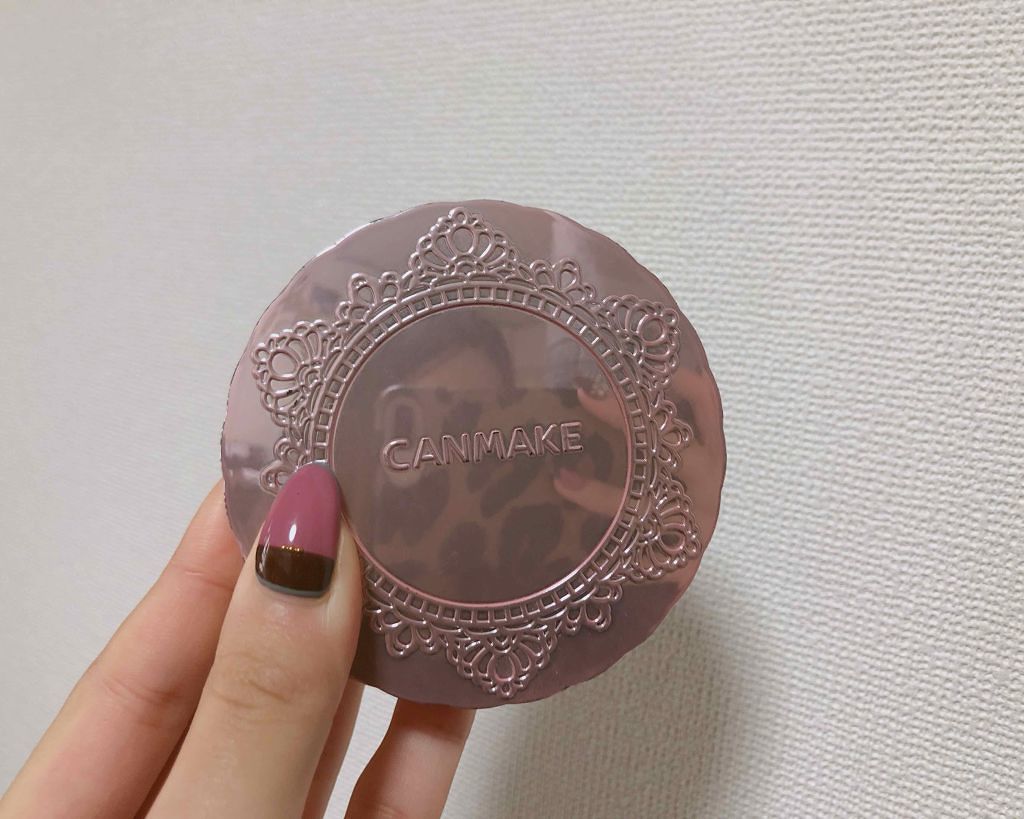 キャンメイク
トランスペアレントフィニッシュパウダー
PN パールナチュラル


私は完全にお直し用のパウダーとして常に持ち歩いてる。

私はリキッドファンデを普段使ってるけど、基本パウダーは塗らない人です。
冬は乾燥がひどすぎて自家製で粉