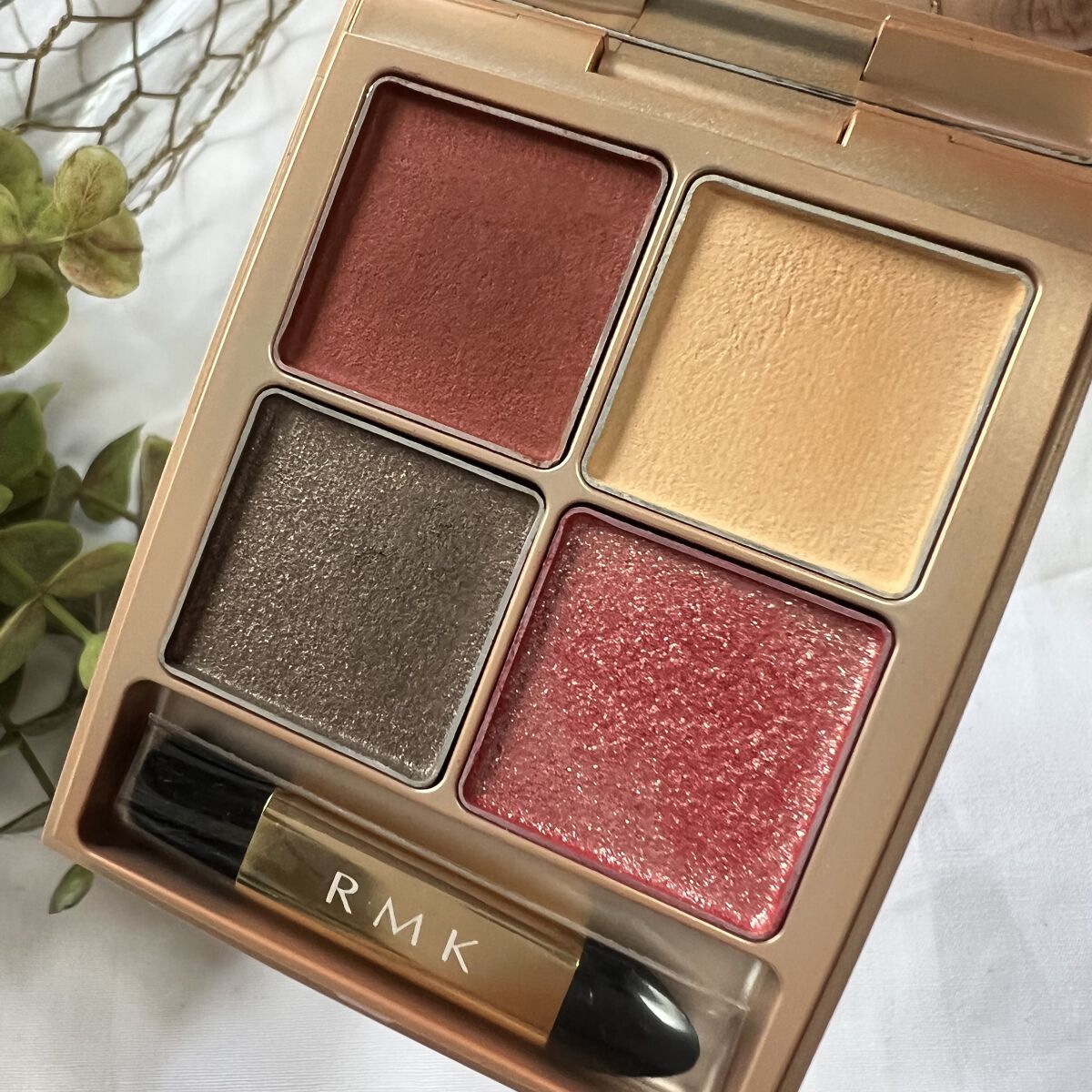  ローズウッドデイドリーム 4アイズ /RMK/アイシャドウパレットを使ったクチコミ（2枚目）