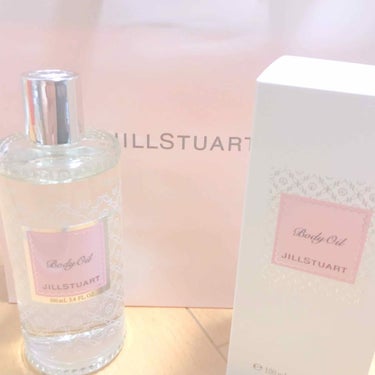 🎀JILLSTUART🎀
▷ジルスチュアート リラックス ボディオイル
▷ホワイトフローラルの香り
▷内容量 100mL
▷￥3,240(税込)

最近よく友達から
｢ジルのボディミルク買っちゃった〜！