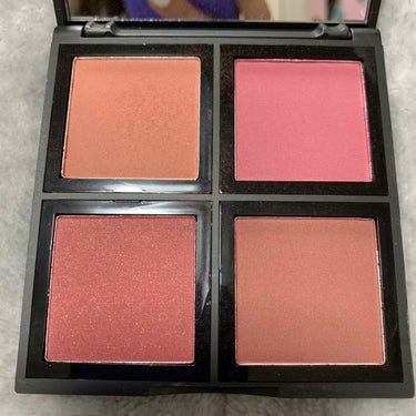 〜最近チークで1番お気に入りのものをご紹介〜

e.l.f       Blush Palette   （ダーク）

購入したサイトはiHarbです！
iHarbは4000円以上買うと送料無料とかなので