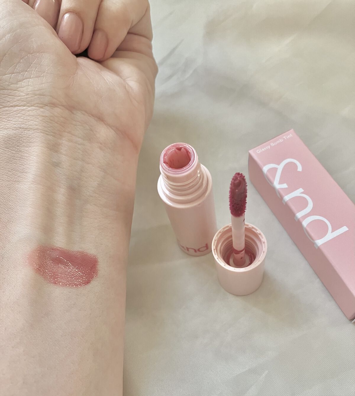 アンドバイロムアンド　グラッシーボムティント/&nd by rom&nd/リップティントを使ったクチコミ（2枚目）