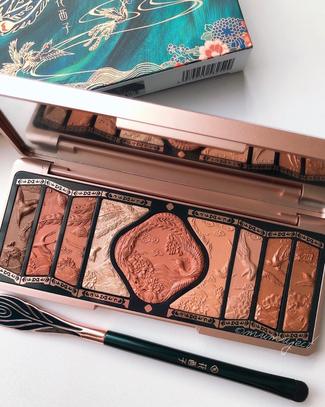 牡丹鏤月浮雕 百鳥朝鳳/花西子/アイシャドウパレットを使ったクチコミ(2枚目)