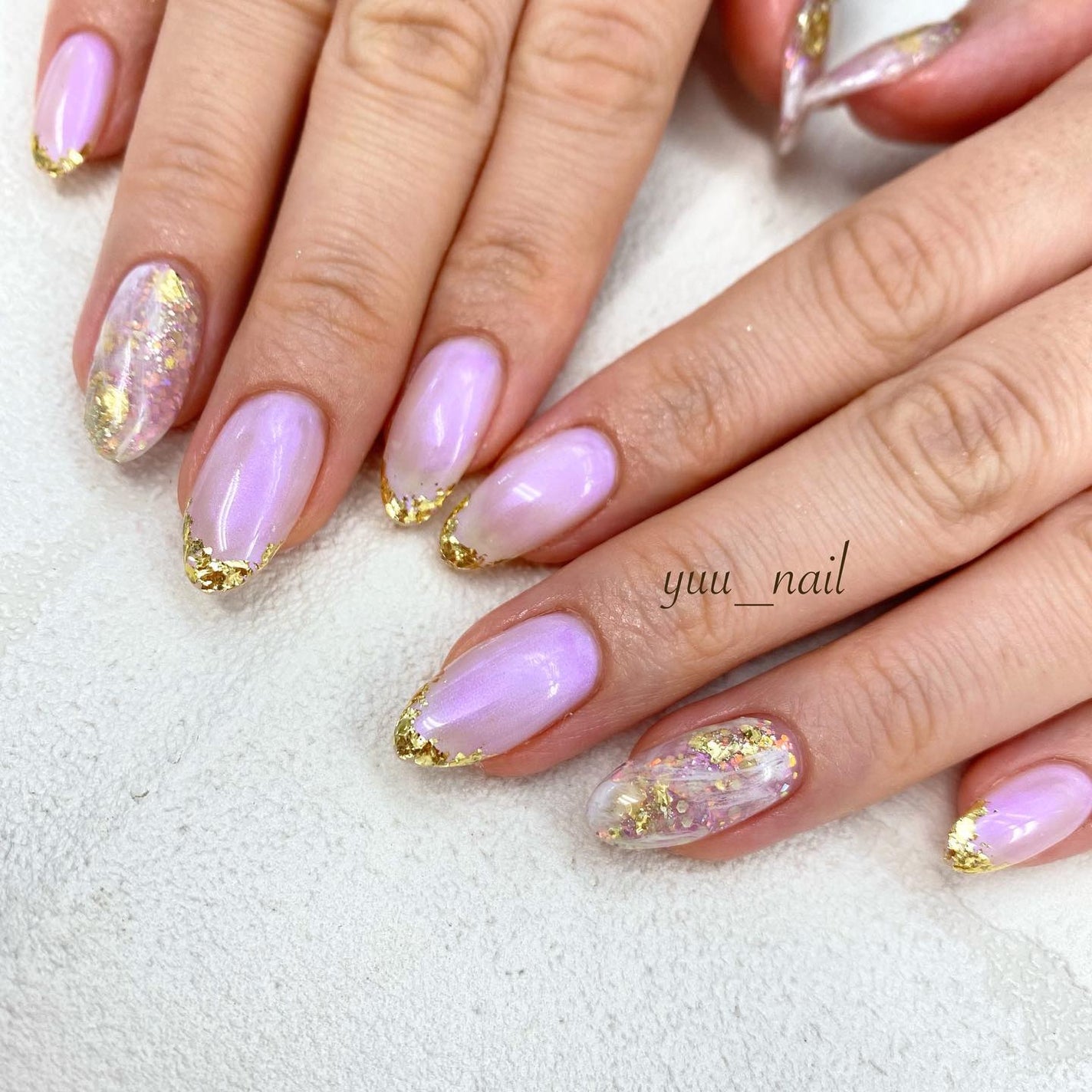 YUKA on LIPS 「💜🤍.夏ぽいデザインキラキラ..#nail#nailist#ネ..」(1枚目)