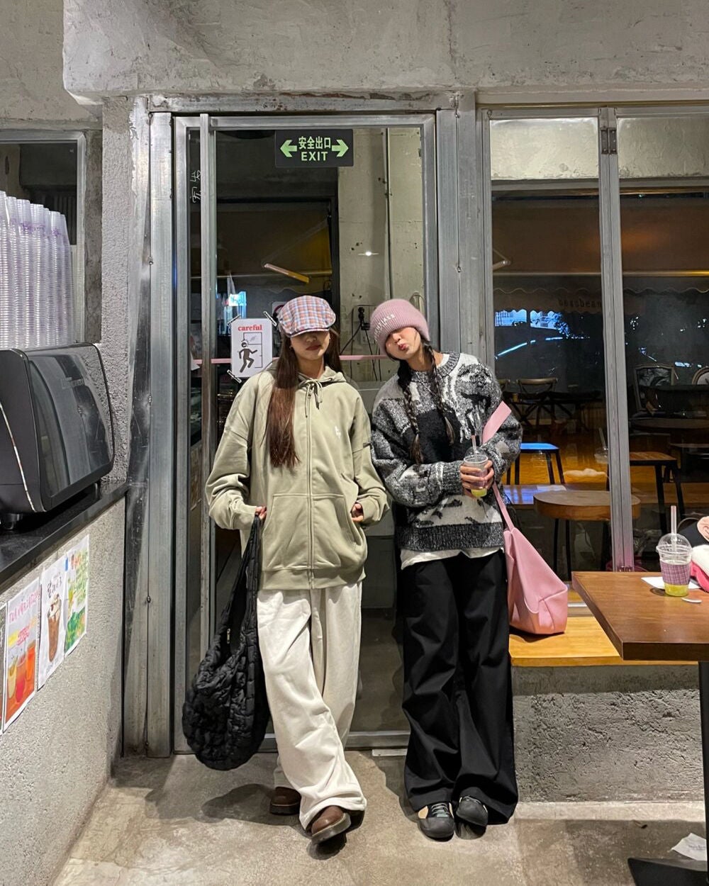 ひとみ on LIPS 「友達と会う#コーデ#ファッション#美容学生#ヴィンテージ雑貨#..」(6枚目)