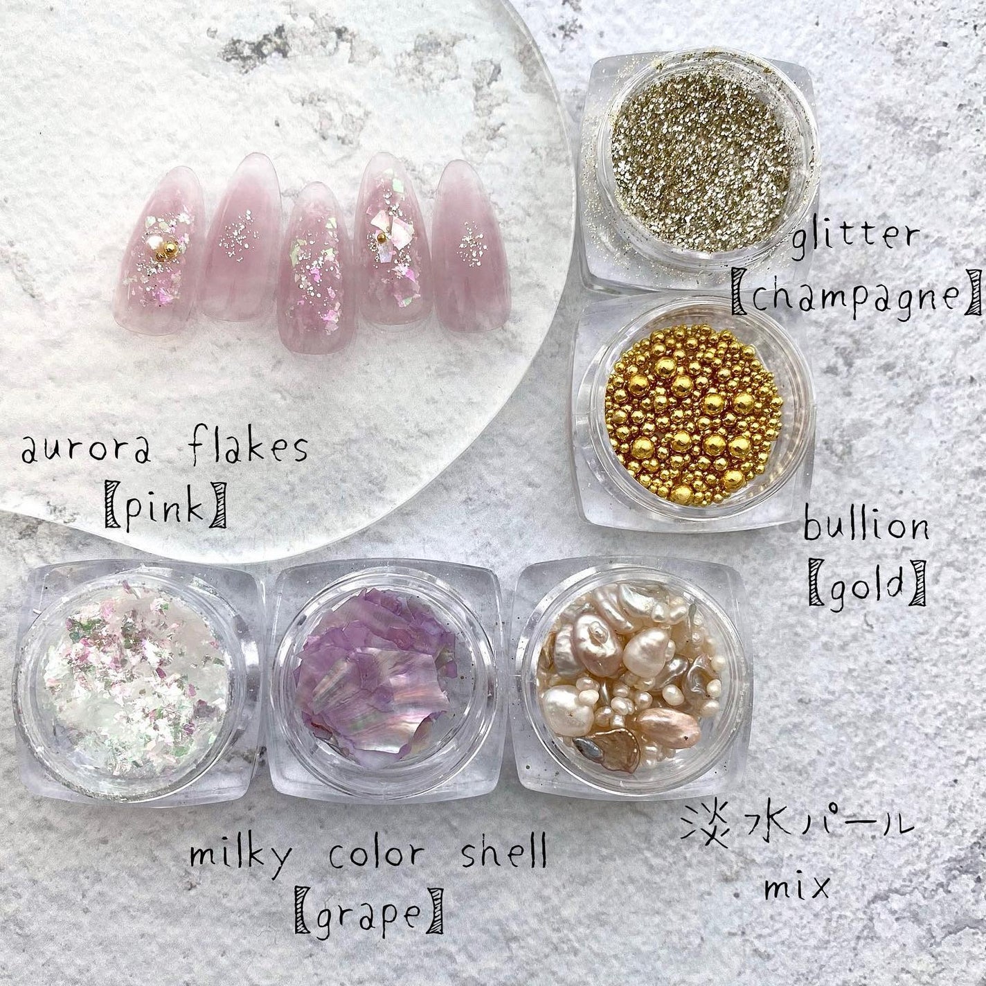 naomi on LIPS 「オーロラフレークで✨チークネイル写真では伝えきれない🥺とって..」(2枚目)