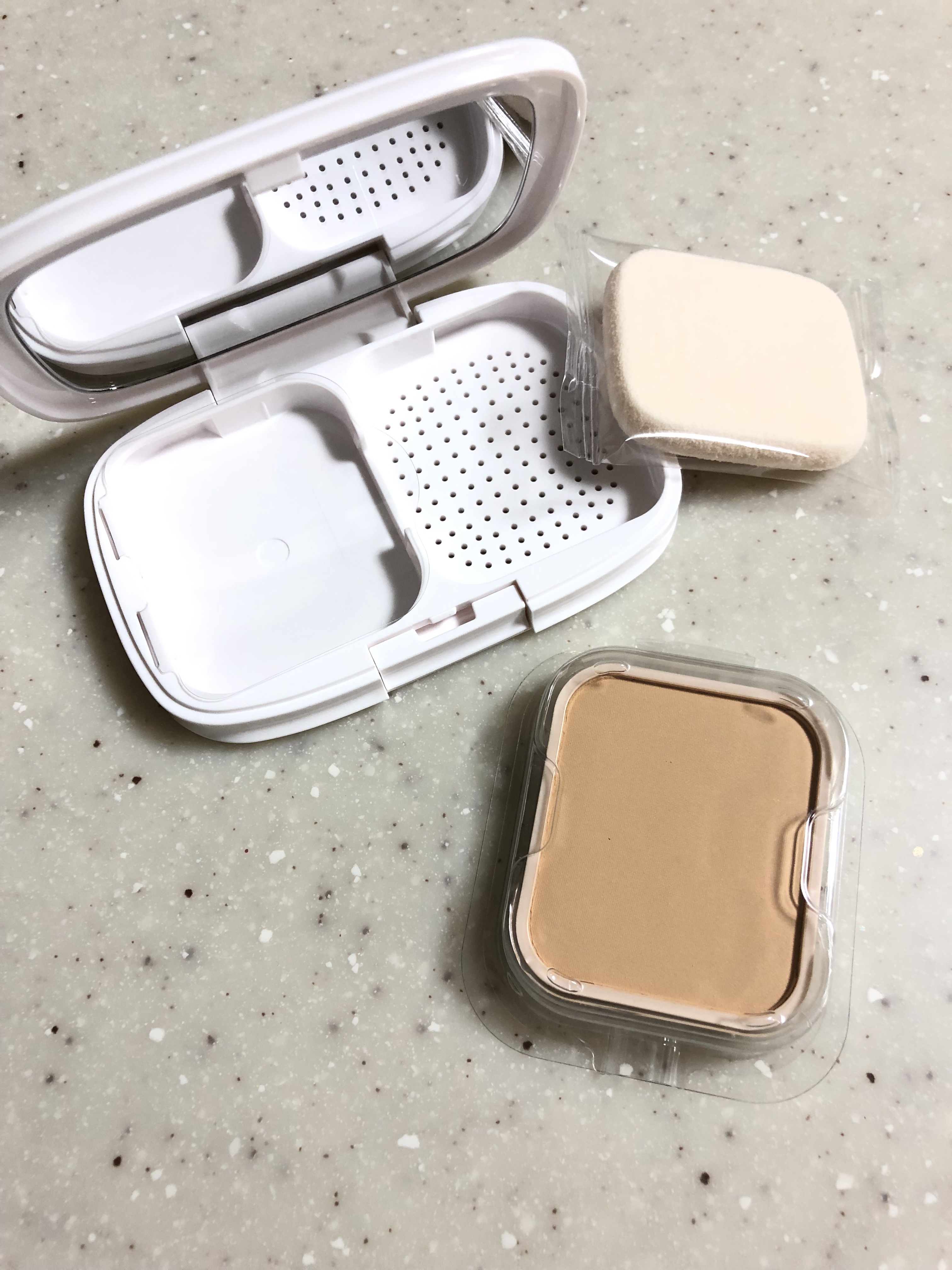 パウダーファンデーション 03 限定セット <スポンジ付き>+専用ケース/media luxe/パウダーファンデーションを使ったクチコミ（2枚目）
