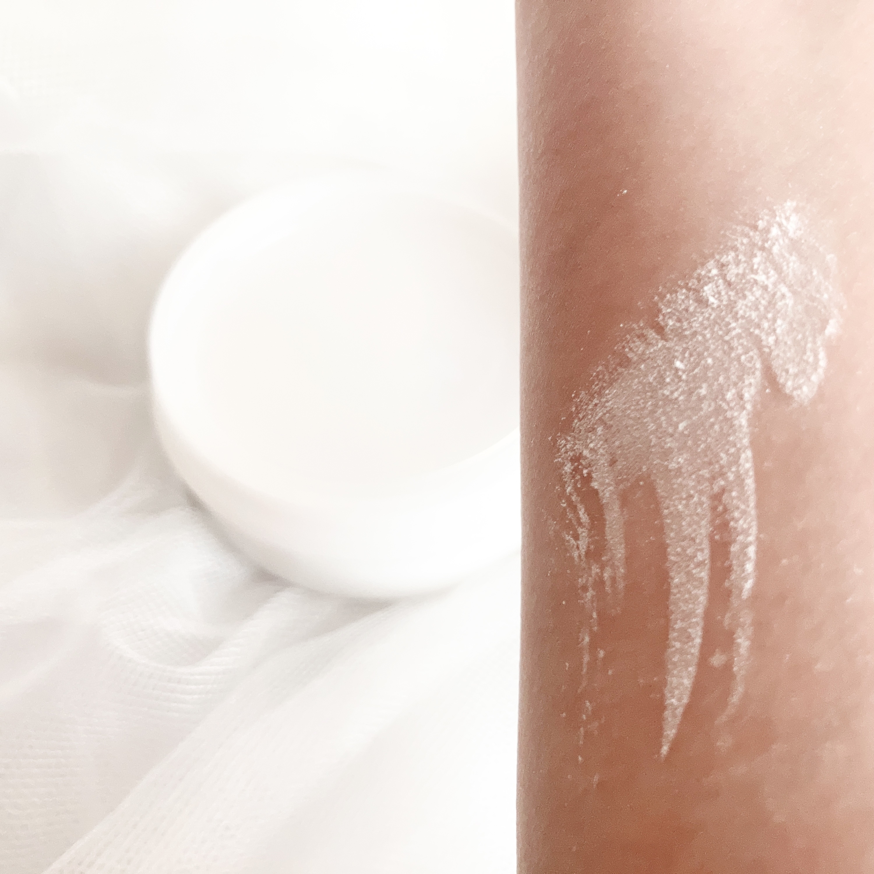 フィニッシングパウダー マット/チャコット・コスメティクス/ルースパウダーを使ったクチコミ（3枚目）