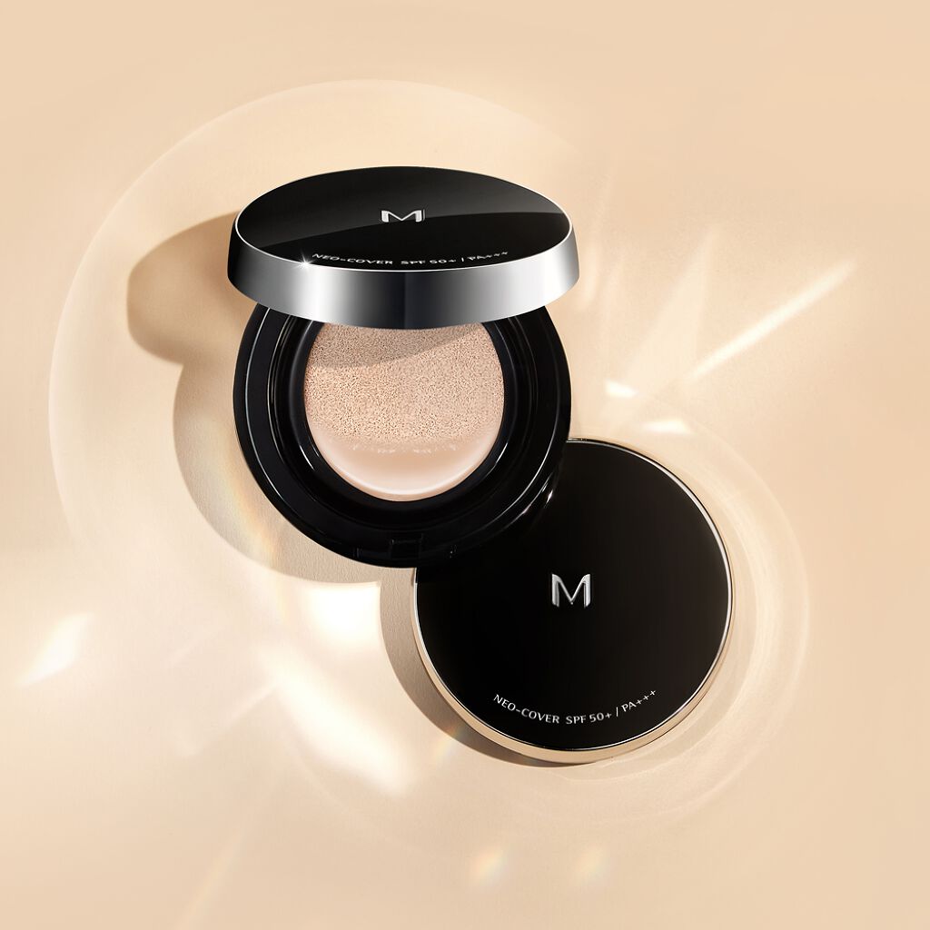 ハイライト効果でくすみをカバー！セミツヤ肌に仕上げるクッションファンデーション（1枚目）