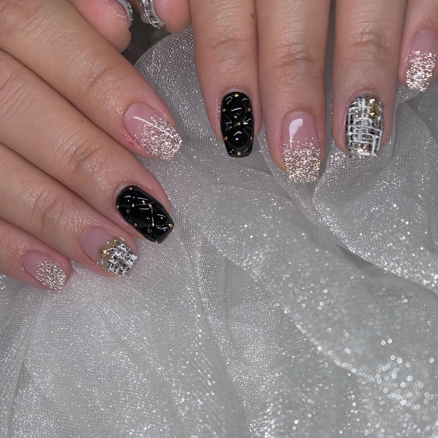 #キルティングネイル,#ツイードネイル,#ぷっくりネイル,#フレンチネイル,#ブラックネイル,#フラッシュネイル,#きれいめネイル,#スクエアネイル,#韓国ネイル,#ワンホンネイル,#きらきらネイル,#冬ネイルのネイルデザイン