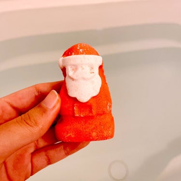 ラッシュ サンタズマジックスレイ(バスボム) のクチコミ「【LUSH バスボム】
内容量:3つ！   値段:¥980

✰︎サンタズマジックスレイ

2.....」（2枚目）