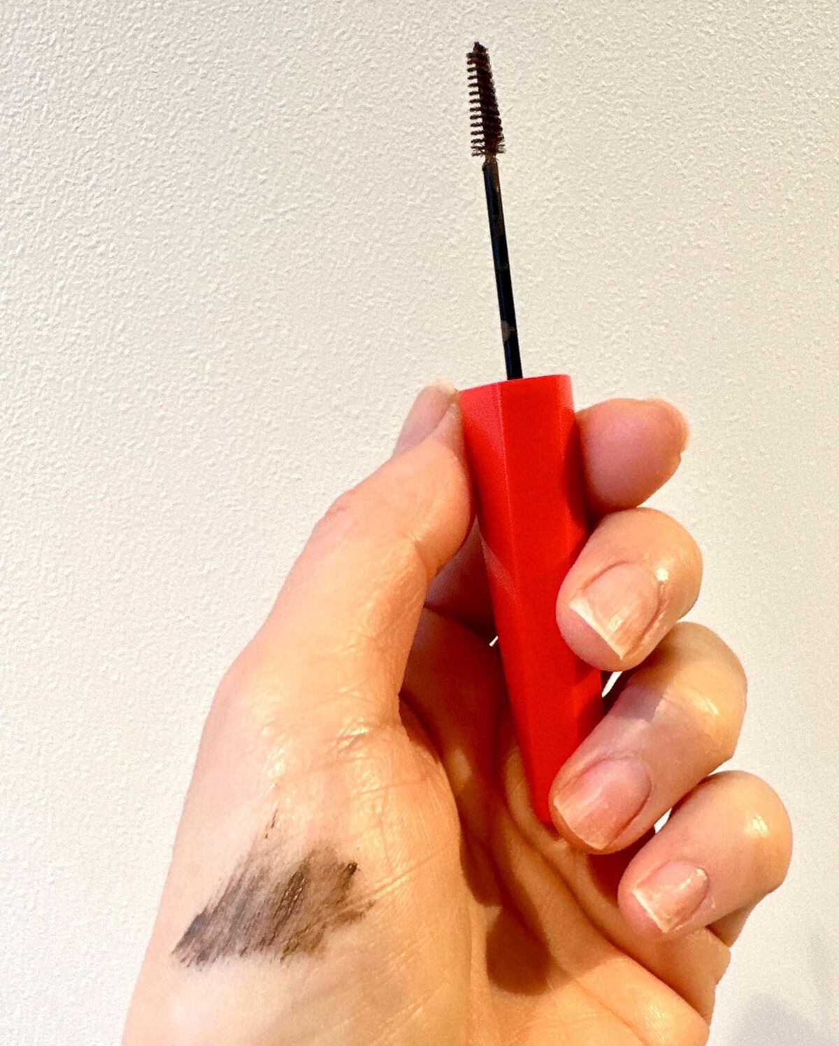 Yas_tinn on LIPS 「眉毛も「デジャヴュ」にお任せ👀『フィルム眉カラー』のビターブラ..」(4枚目)