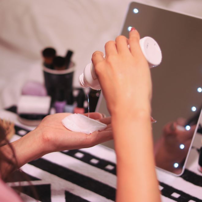 【脂性肌さん向け】ベースメイクの手順をご紹介!メイク前のスキンケアやおすすめの化粧下地もの画像