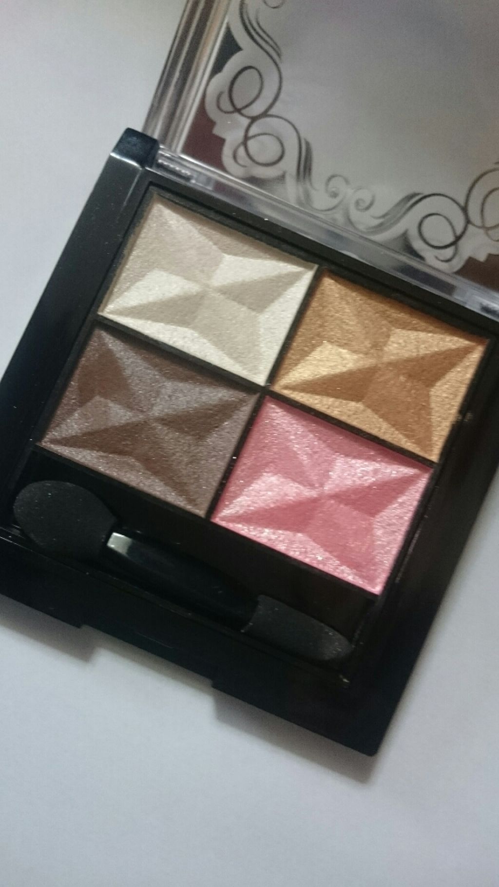 カラフルアイシャドウ/DAISO/アイシャドウパレットを使ったクチコミ(2枚目)