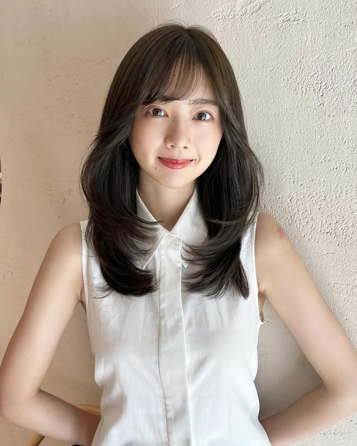 HARUNA on LIPS 「.大人なナチュラルヘア✨.少し🤏低めのレイヤーをワンカールでお..」(2枚目)