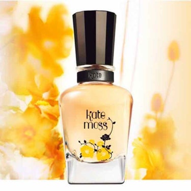 サマータイム EDT
ビターオレンジのフルーティフローラルの香り🍊🌹

スーパーモデル、ケイト・モスがプロデュースした香水です。

トップは苦味のあるビターオレンジと、ローズのようなフローラルの香りです