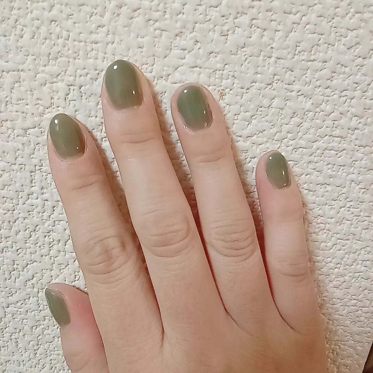 まっつん on LIPS 「今日ネイルやっとできたーそして薄めのカーキ、やりたかった色で嬉..」(4枚目)