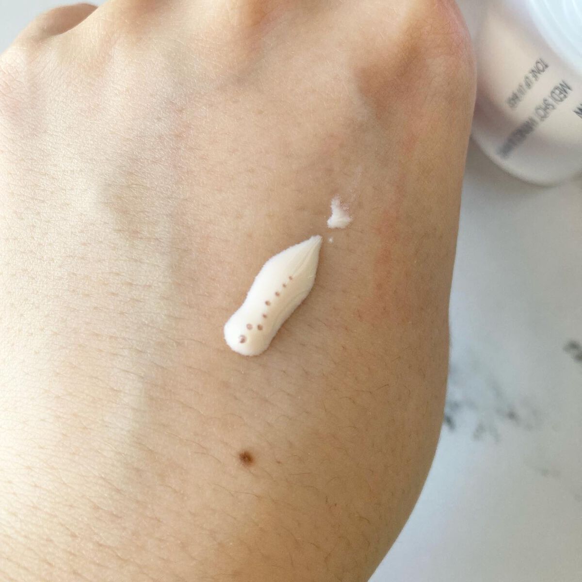 薬用メディショット トーンアップ日やけ止め下地/MEDI SHOT/化粧下地を使ったクチコミ（2枚目）