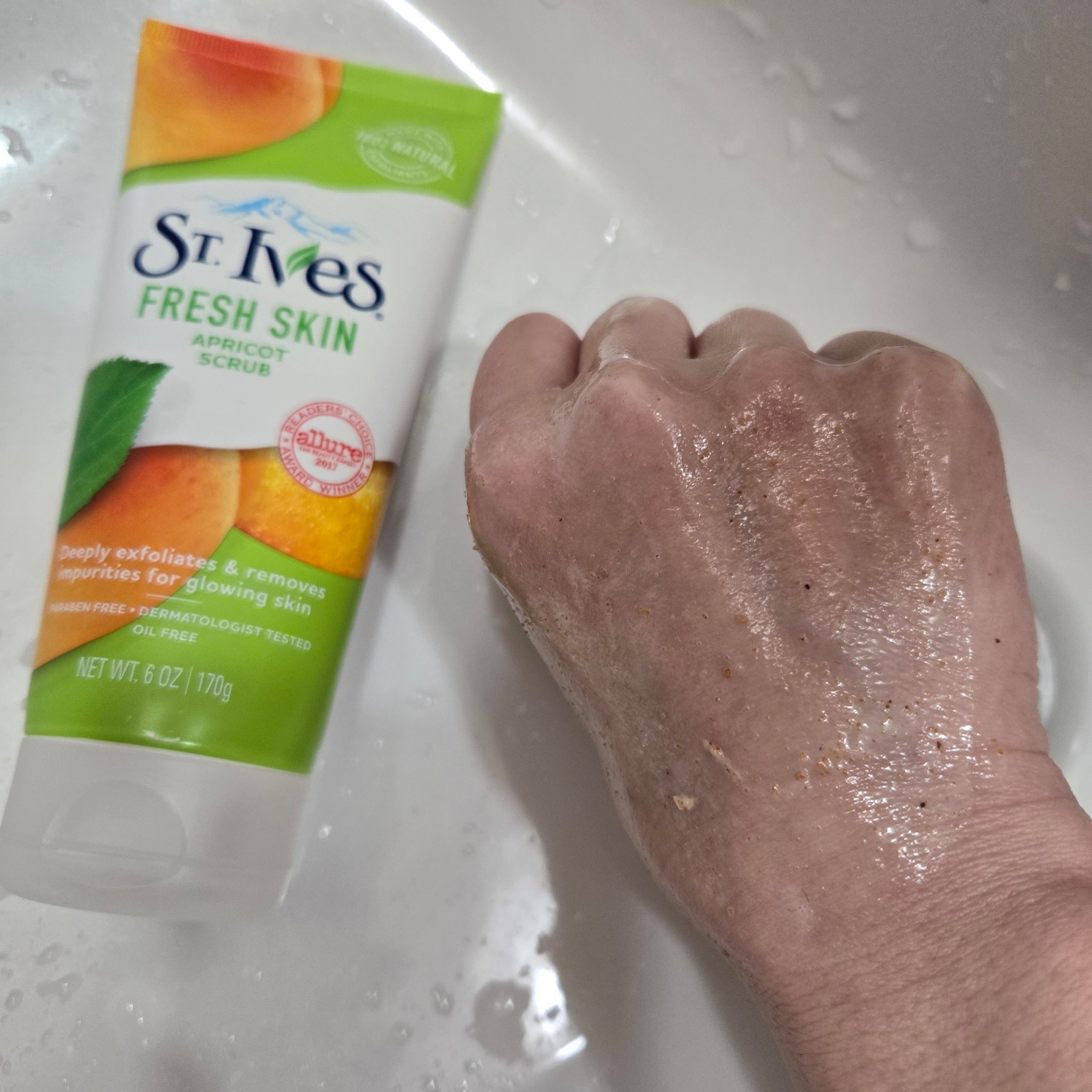 St.lves フレッシュスキン アプリコットスクラブ/ST.Ives (セントアイブス)/スクラブ・ゴマージュを使ったクチコミ（1枚目）