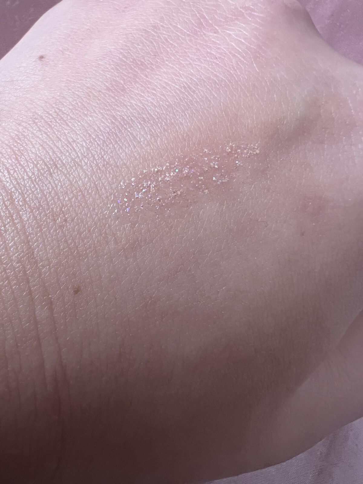  ワオ アイ グリッター ハニーピンク(HONEY PINK)/U/CHOO/グリッターを使ったクチコミ（3枚目）