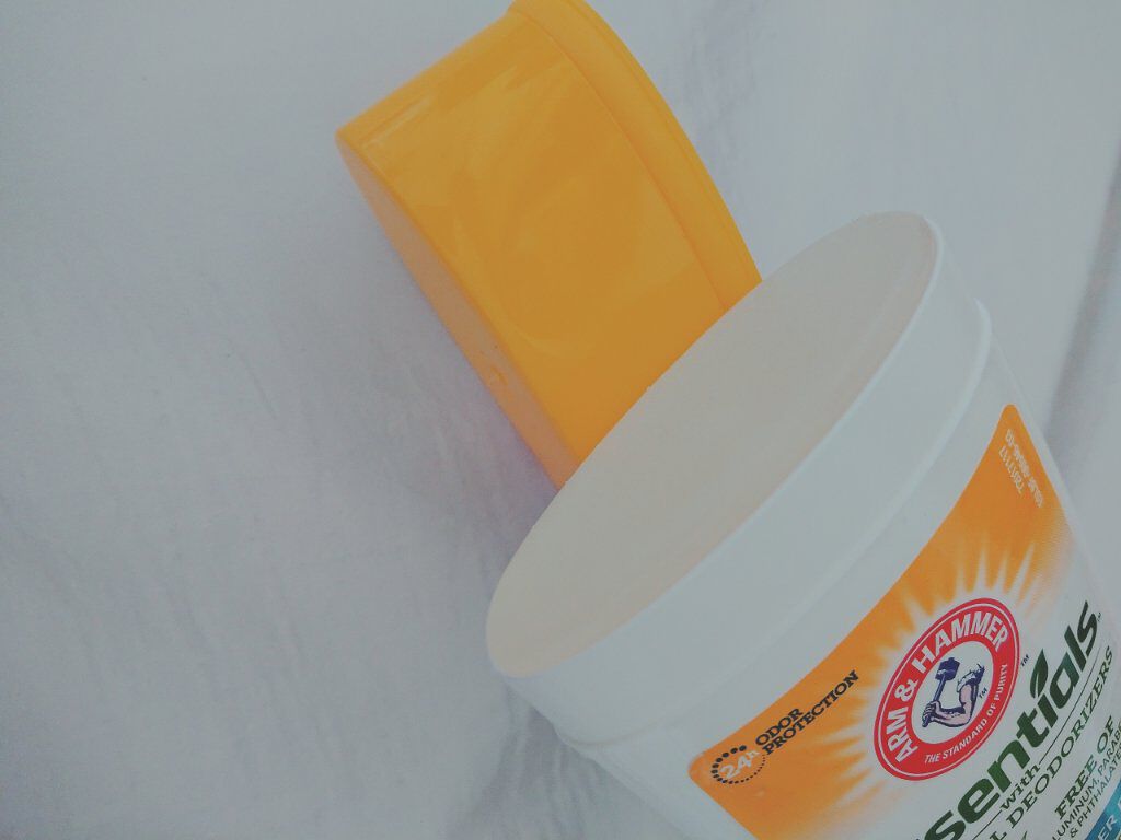 エッセンシャルズナチュラルデオドラント/Arm & Hammer/デオドラント・制汗剤を使ったクチコミ(2枚目)