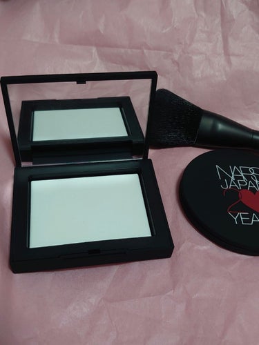 ライトリフレクティングセッティングパウダー　プレスト　N/NARS/プレストパウダーを使ったクチコミ（1枚目）