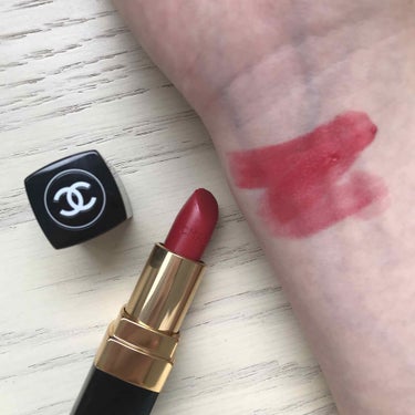 旦那さんとおでかけに。
近場だけどテンション上げるために、このリップを！

(*ö)CHANEL
【ROUGE COCO*442 DIMITRI】
赤にピンクが混じった1本。
赤いリップに憧れてたけど、