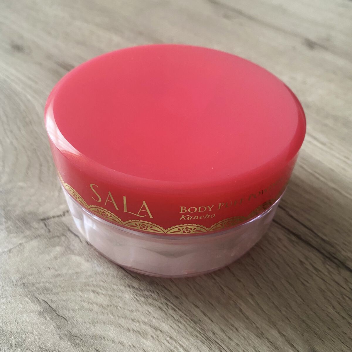 ボディパフパウダーN プリズムパール(サラ スウィートローズの香り)/SALA/ボディパウダーを使ったクチコミ（1枚目）