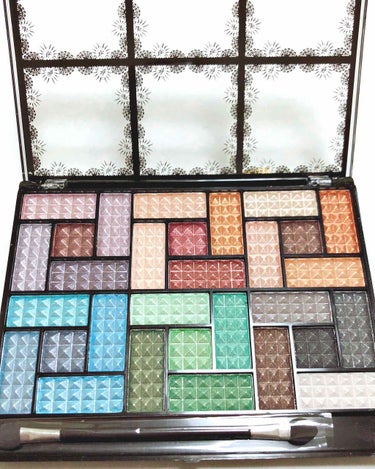 30COLORSEYESHADOWPALETTE/Dolly Angel/アイシャドウパレットを使ったクチコミ（2枚目）