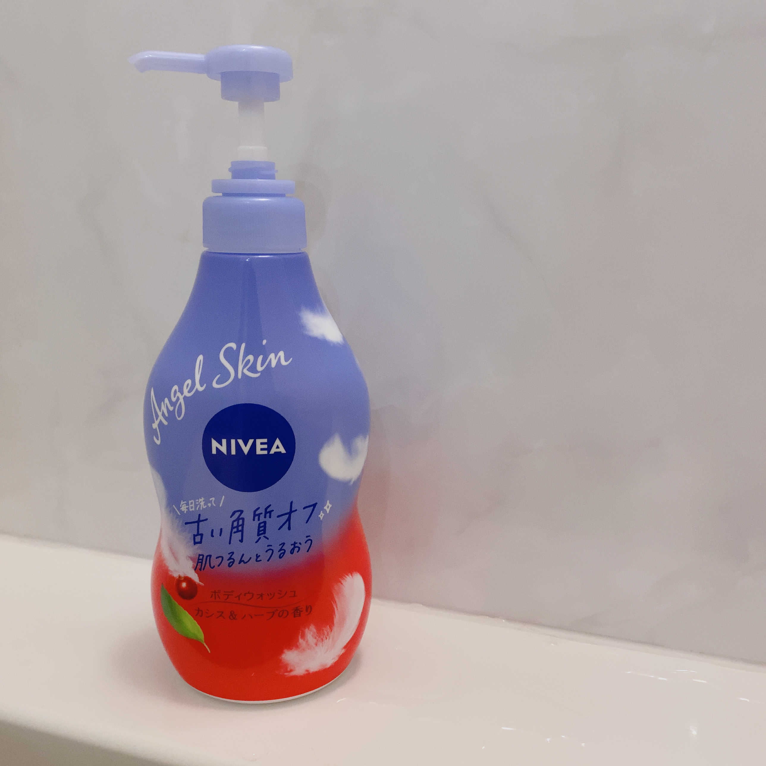 ニベア エンジェルスキン ボディウォッシュ カシス＆ハーブの香り/ニベア/ボディソープを使ったクチコミ（1枚目）