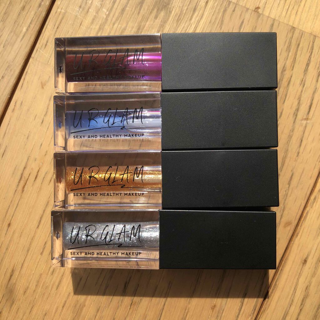 ダイソーのリップオイル買ってみました。ほぼ衝動買いです(笑)

クリアパープル
ちふれのパープルの口紅と合わせたくて購入。
うるうるのぶどうカラーリップになりました！
ティント効果ないと思うけど色持ちが凄い！

ディープブルー
ほぼ透明なの