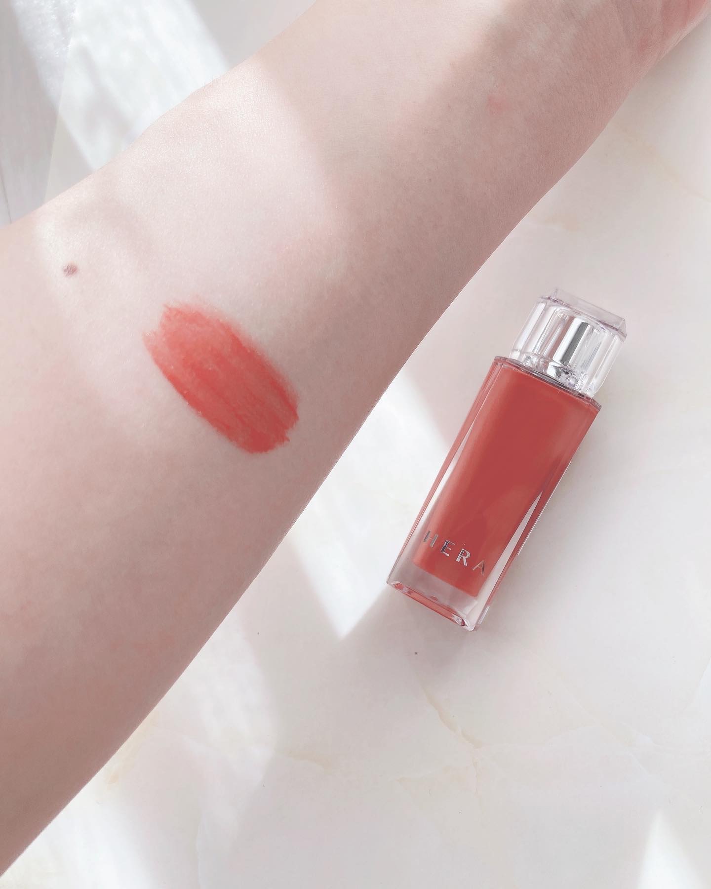 センシュアル フィッティング グロウ ティント/HERA/リップティントを使ったクチコミ（3枚目）