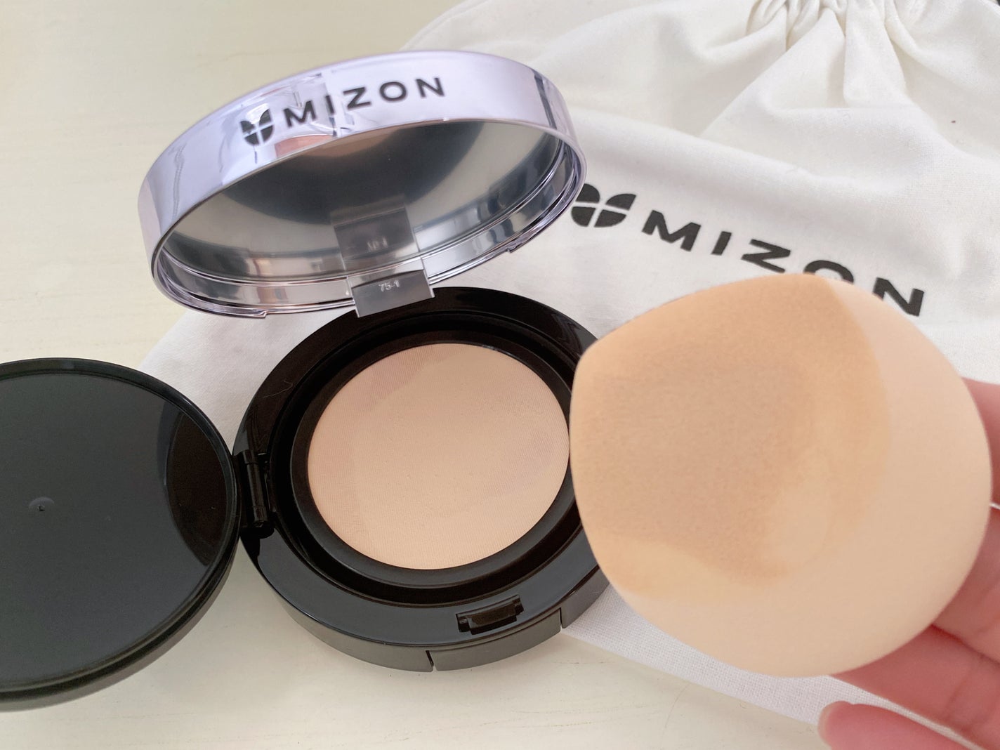 miyari on LIPS 「【MIZON】ヴィーガンコラーゲンクッションキラキラパケが可愛..」(4枚目)