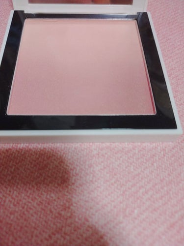 FOCALLURE シルキーパウダー  チークのクチコミ「FOCALLURE フーカルーア

Silky powder ombre blush シルキー.....」（2枚目）