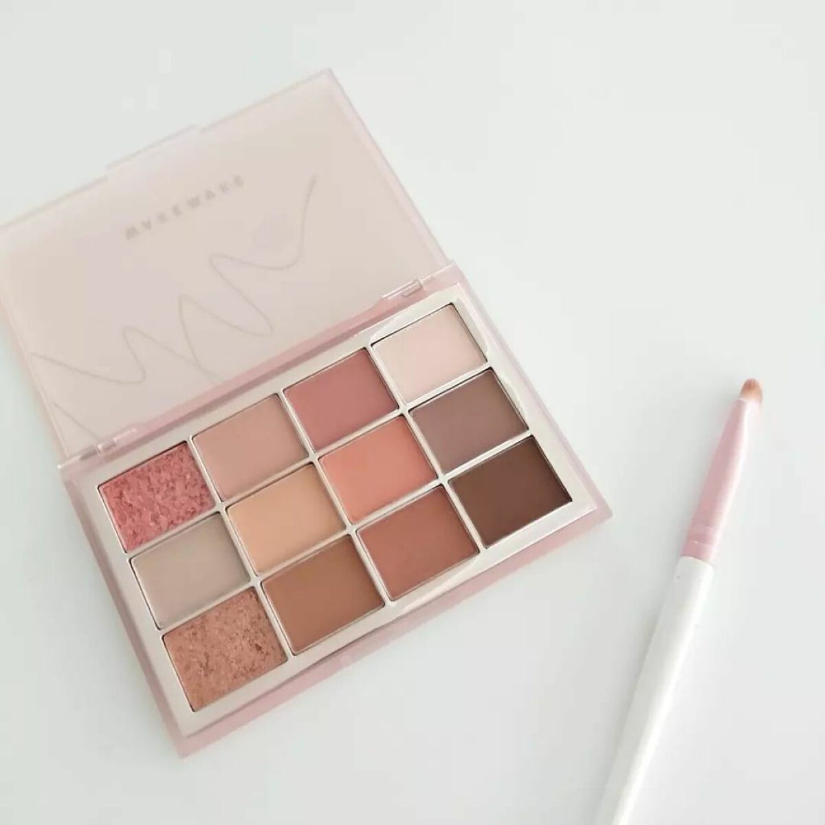 ソフトブラーリングアイパレット 04.コーラルブラーリング/wakemake/アイシャドウパレットを使ったクチコミ（2枚目）