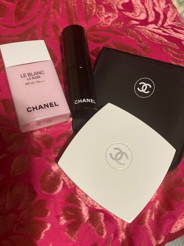 ル ブラン コンパクト ラディアンス 12 ベージュ ロゼ/CHANEL/パウダーファンデーションを使ったクチコミ（1枚目）