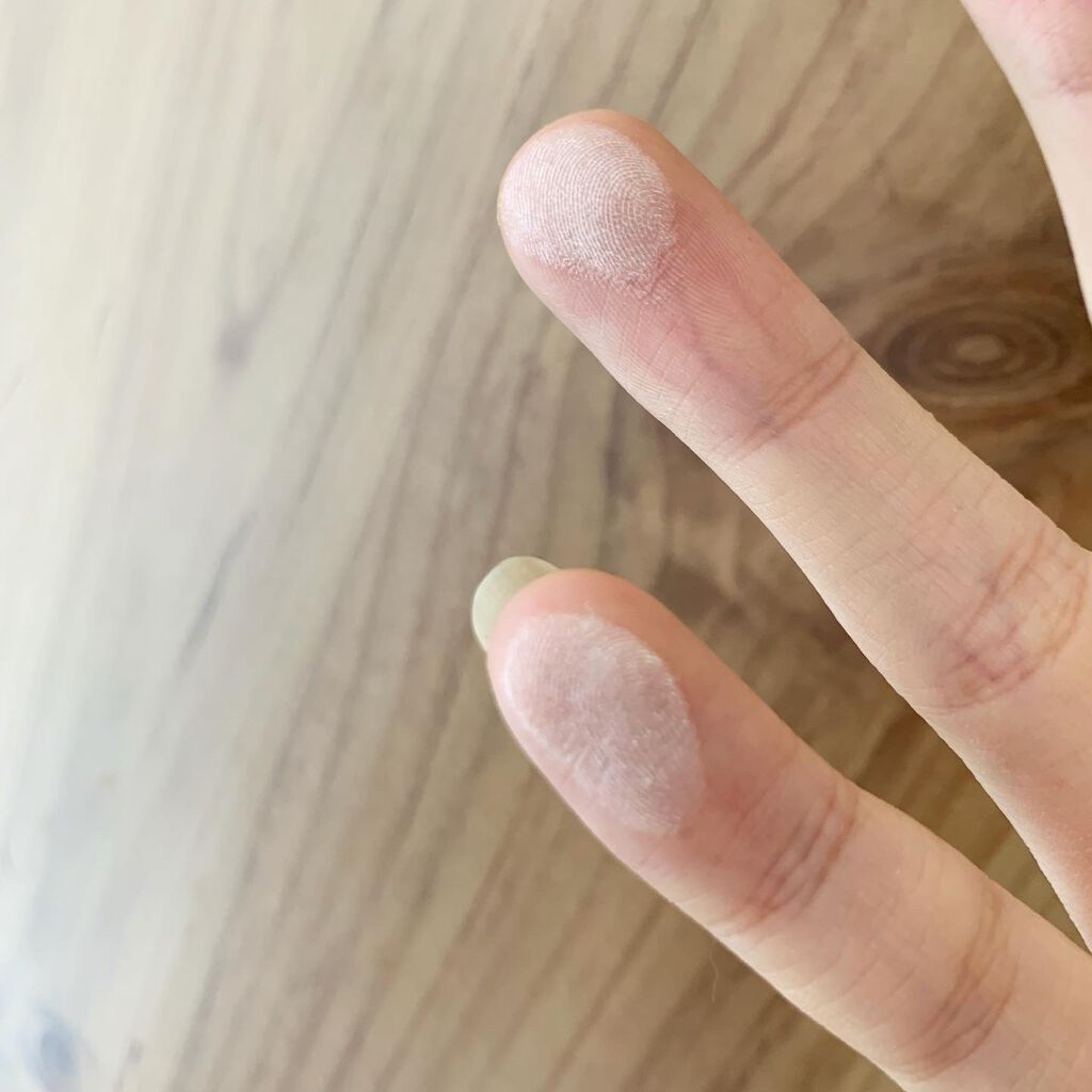 ALBION エクサージュホワイト ホワイトニング パウダーのクチコミ「
朝晩使える薬用美白パウダー

私はスキンケア後にベタつくのが嫌で夜だけ使ってるよ！

さらさ.....」（3枚目）