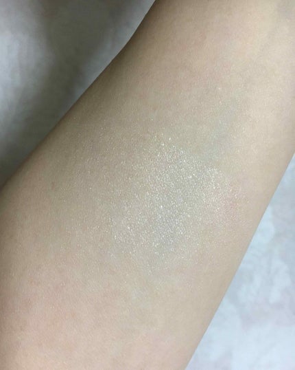 マットラディアンス ベイクドパウダー ハイライト01/ローラ メルシエ/パウダーハイライトを使ったクチコミ(3枚目)
