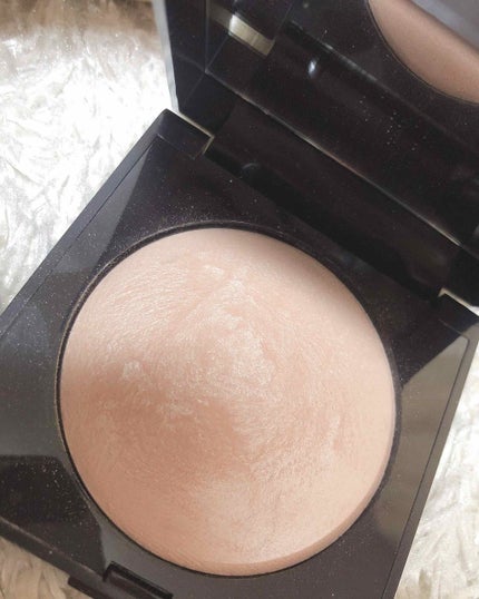 マットラディアンス ベイクドパウダー ハイライト01/ローラ メルシエ/パウダーハイライトを使ったクチコミ(1枚目)