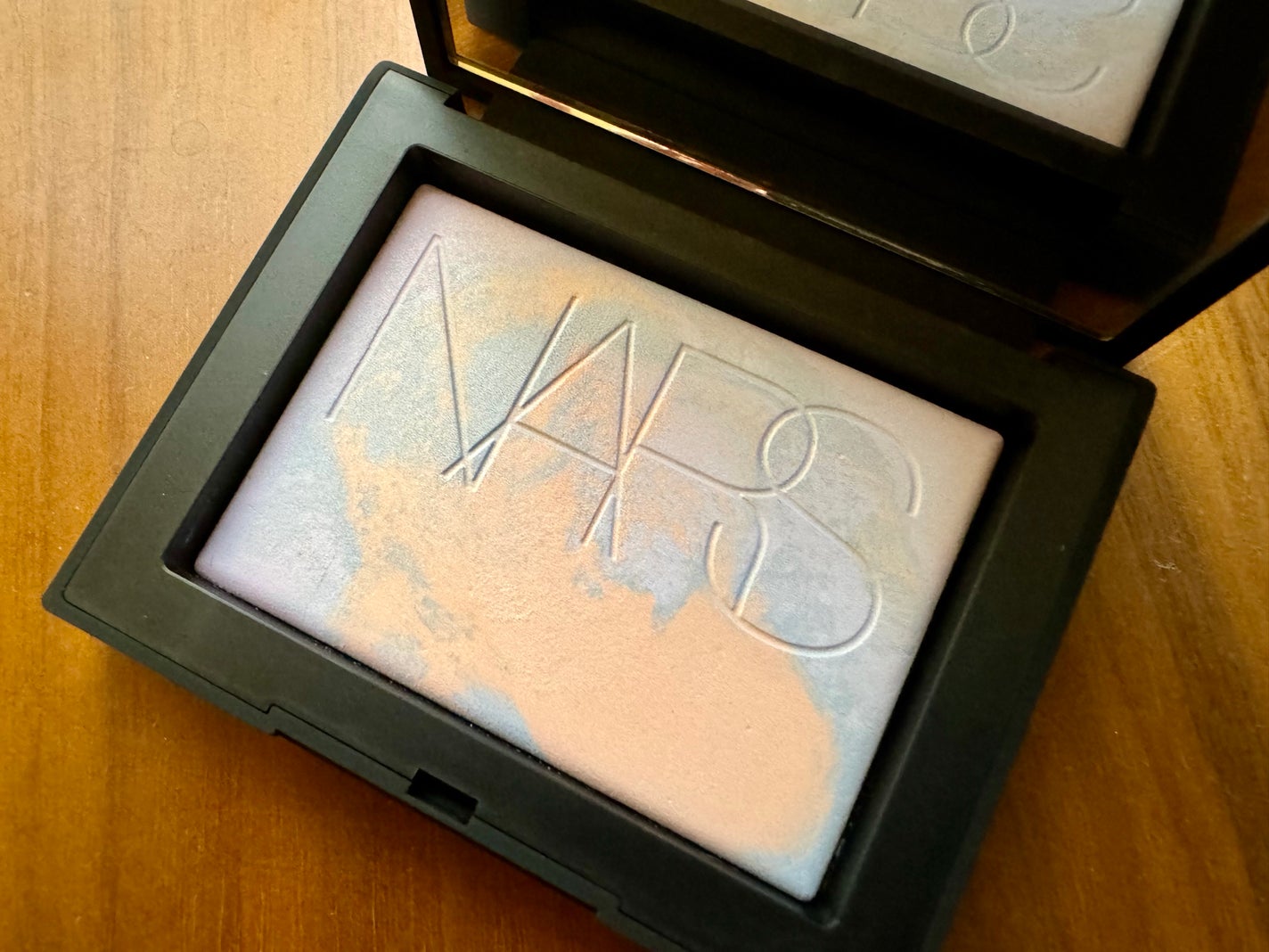 ライトリフレクティング プリズマティックパウダー/NARS/プレストパウダーを使ったクチコミ(3枚目)