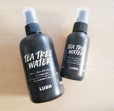 
■LUSH　ティーツリーウォーター■

3本目です◎◎◎
洗顔後にふき取り化粧水として使用したり、
吹きかけて利用したりしています。

香りは「ティーツリーの香り」！って感じです、笑
ティーツリーの韓