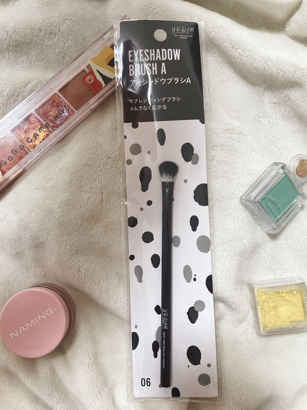 UR GLAM　EYESHADOW BRUSH A/U R GLAM/メイクブラシを使ったクチコミ（1枚目）