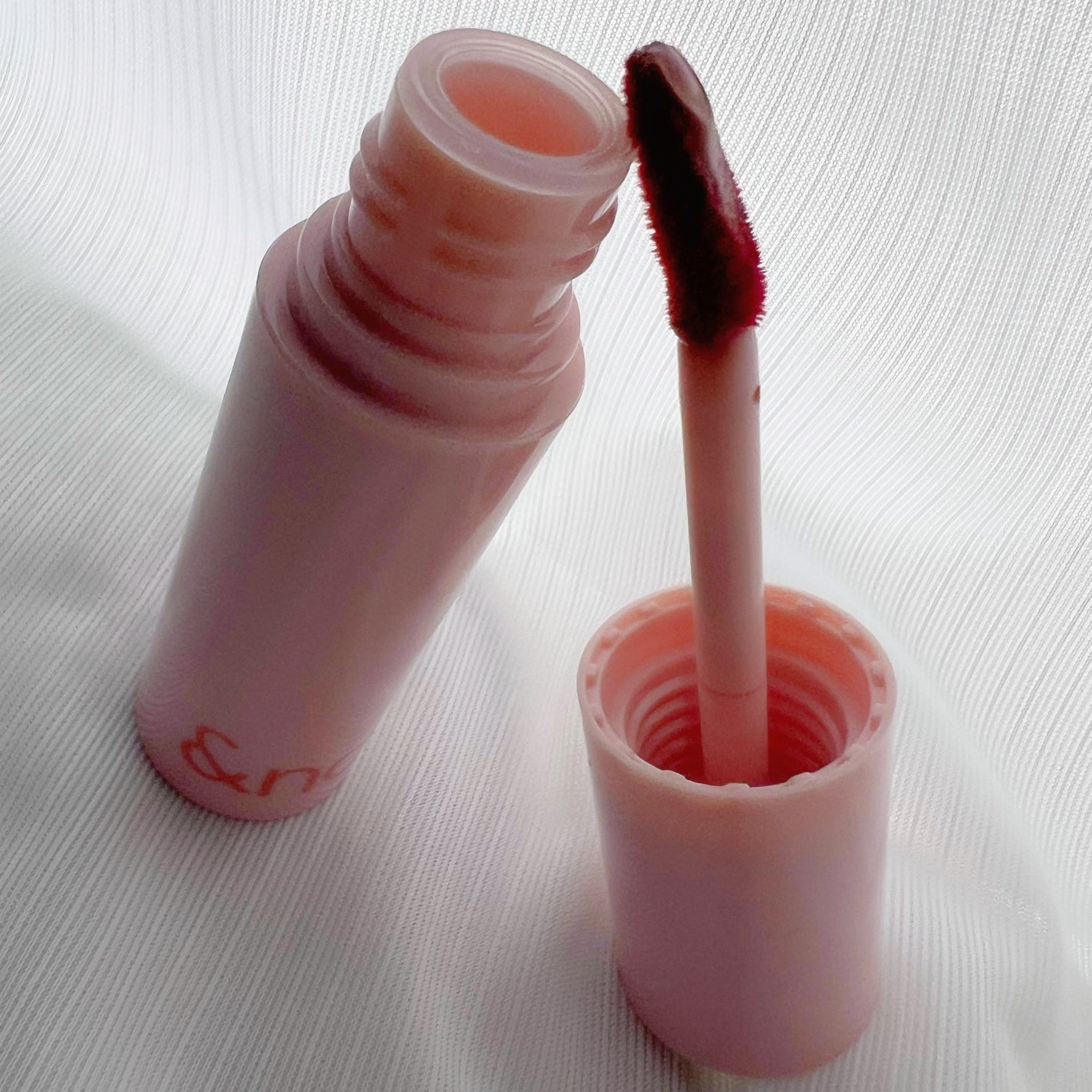 アンドバイロムアンド グラッシーボムティント/&nd by rom&nd/リップティントを使ったクチコミ(2枚目)