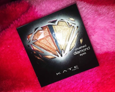 【KATE クラッシュダイヤモンドアイズ OR-1】

最近人気のKATE新作アイシャドウ

ラメ感がとにかく強くてすごく綺麗。
カラバリもたくさんあってどれもすごくかわいい商品です。。❤︎

発色もす