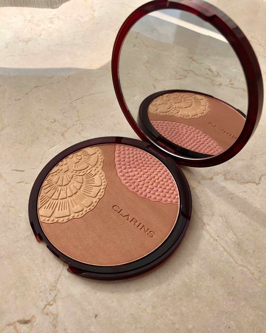 あさT。 on LIPS 「❤️CLARINS❤️【ブロンズコンパクト01/限定】18g/..」(2枚目)
