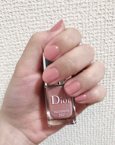 ❁﻿Dior❁﻿
ディオールヴェルニ/257

見たままの発色で
可愛らしい薄ピンクです💅✨

ハケが大きいので塗りやすく、
すぐに乾きますd(ŐдŐ๑)

二度塗りすれば爪の白い部分も
透けにくいです