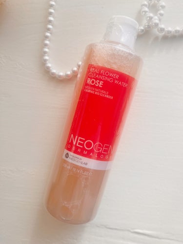 NEOGEN
REAL FLOWER CLEANSING WATER


花びらが入ったクレンジングウォーターです
薔薇の香りがします
価格は2,000円前後でした

メイクはちゃんと落ちます

クレン