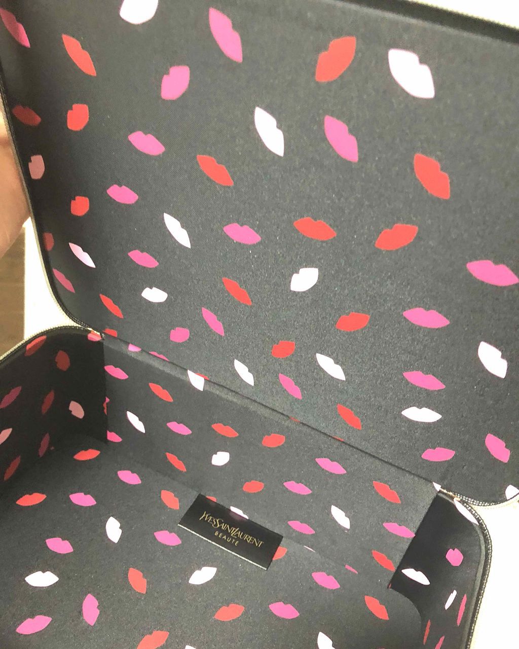 ルージュ ヴォリュプテ シャイン/YVES SAINT LAURENT BEAUTE/口紅を使ったクチコミ（2枚目）