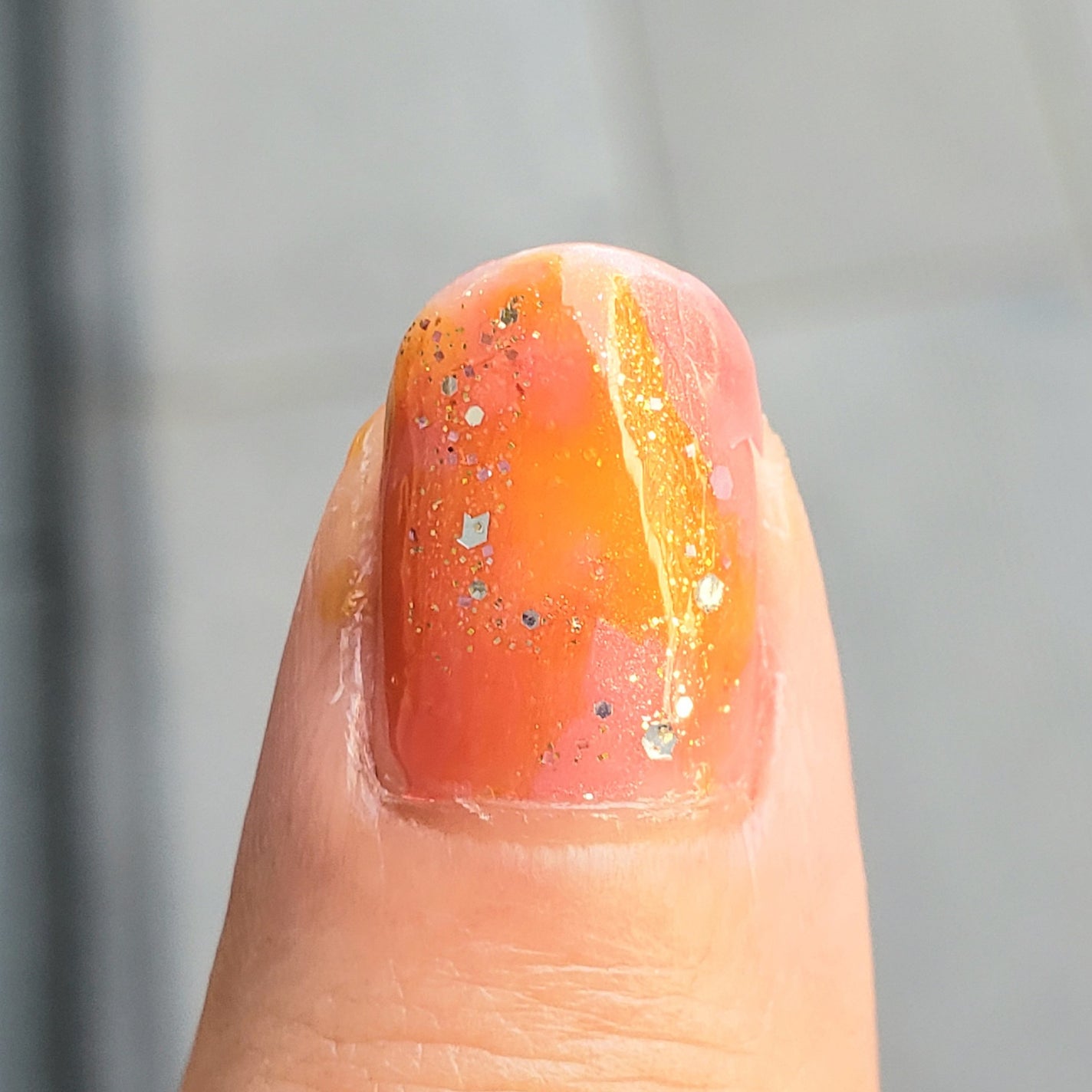 土木系おねいさん on LIPS 「今日のネイル💅ピンクと黄色のニュアンスネイルで、指先がお花畑🖤..」(6枚目)