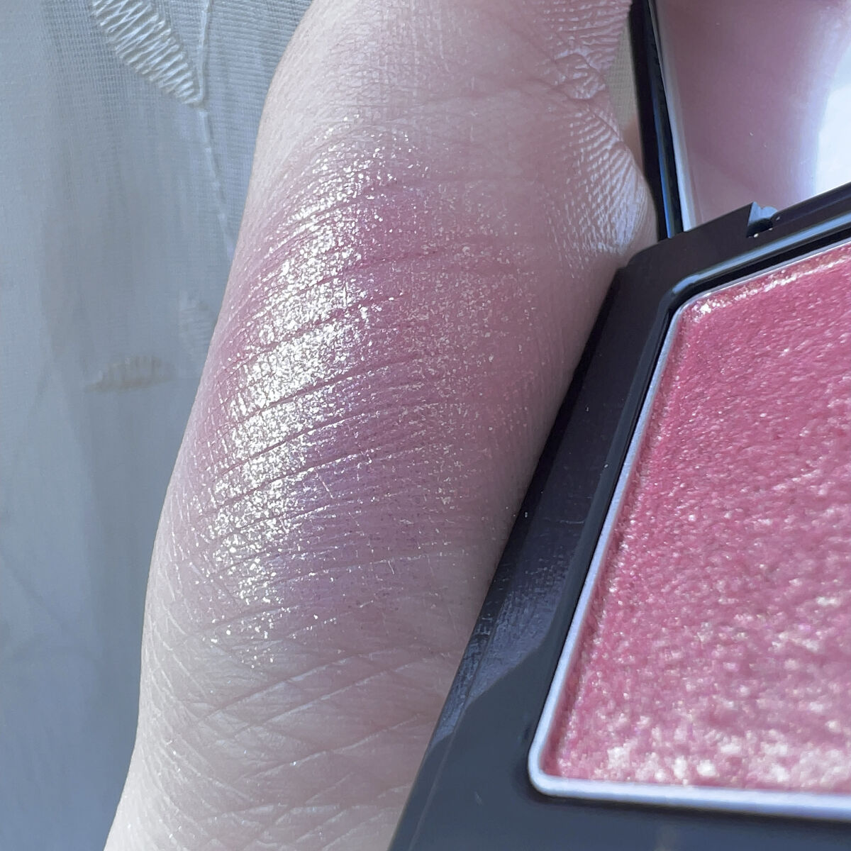 ラズル アイカラー/エレガンス ラズル /単色アイシャドウを使ったクチコミ（3枚目）