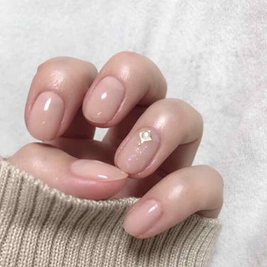 
Seriaのジェルを使ってみました💅💗
カラーはミルキーベージュをメインにベージュとライトベージュを少しずつ混ぜました🌈
個人的にミルキーベージュがいちばん好き❣️
シアーなカラーでちゅるるん感がめち